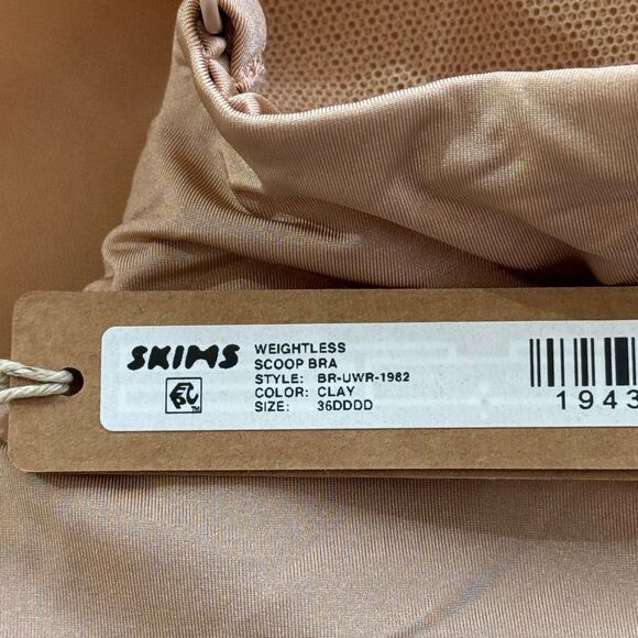 SKIMS Weightless Scoops Bra - Picture 12 of 12